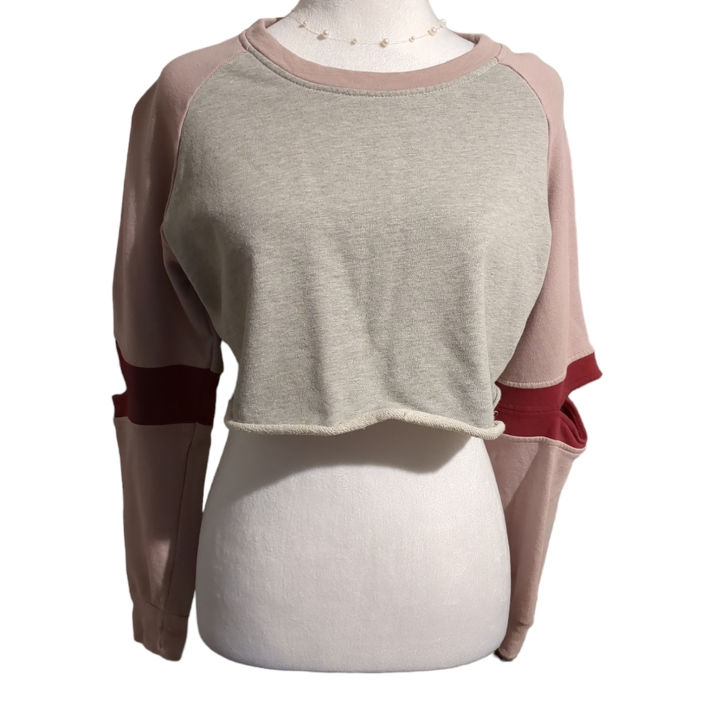 OntWelfth sweater CROP TOP color gray Red and Pink
